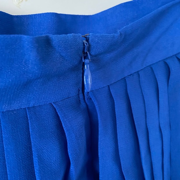 Blue pleated skirt zipper at back - Picture 4 of 4